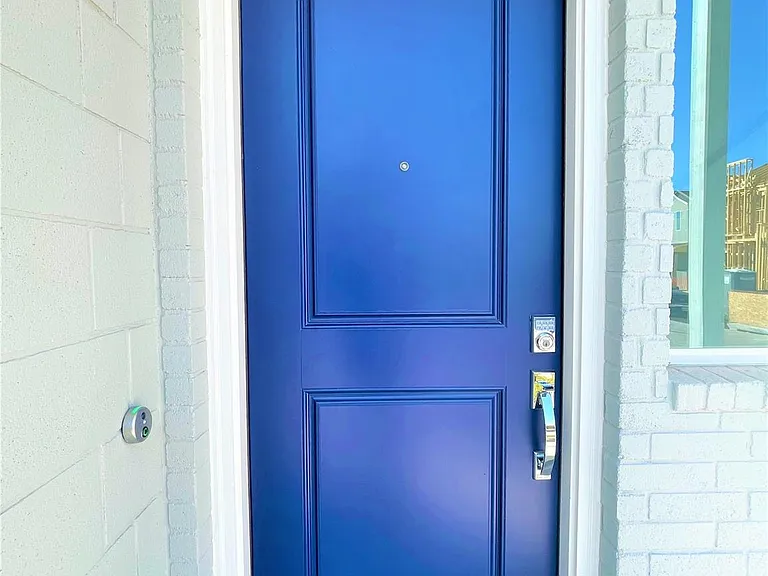 15110 Forum Ave — Photo 6