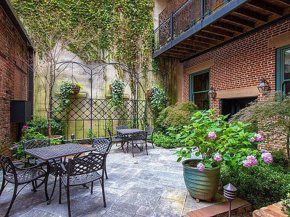 Private Courtyard