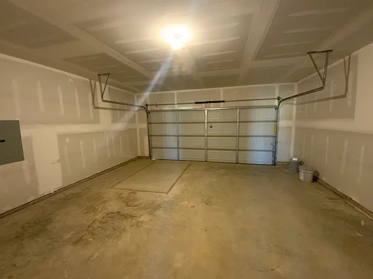 1841 Easton Ln — Photo 13