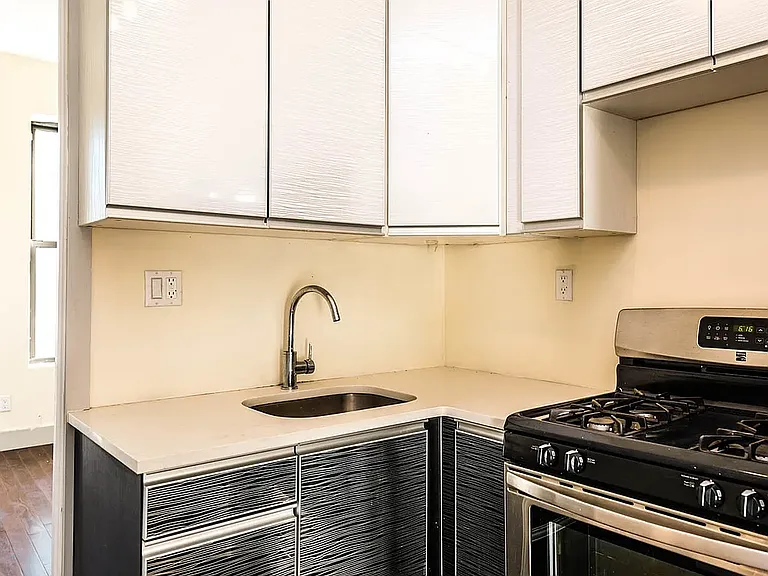 24 Wilson Ave #2L — Photo 3