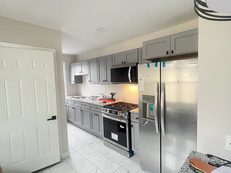 363 New York Ave — Photo 2