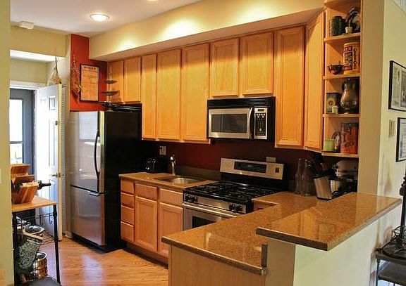 3rd image of 4925 N Glenwood Ave APT 2C