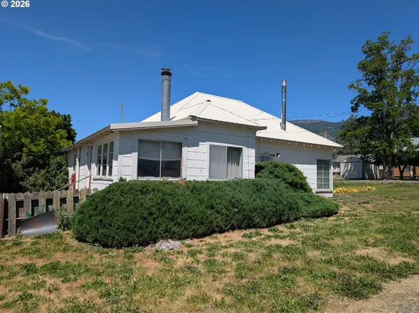 608 Poplar St #1, Cove, OR 97824