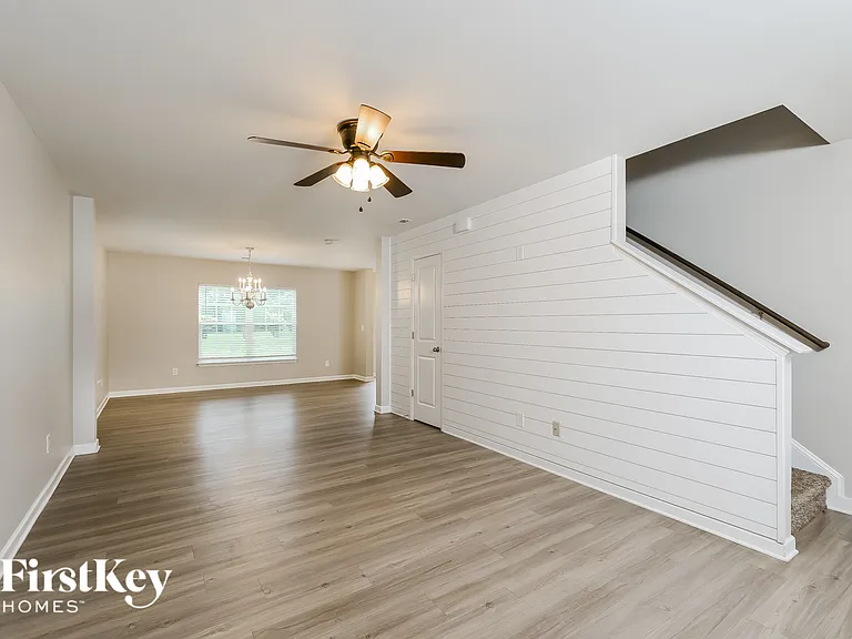 107 Sawyer Ln N — Photo 4