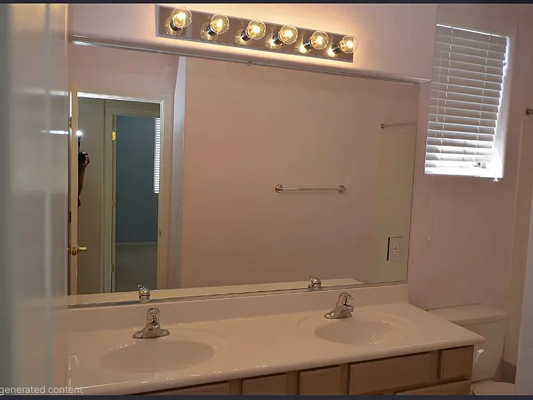 Common bathroom upstairs