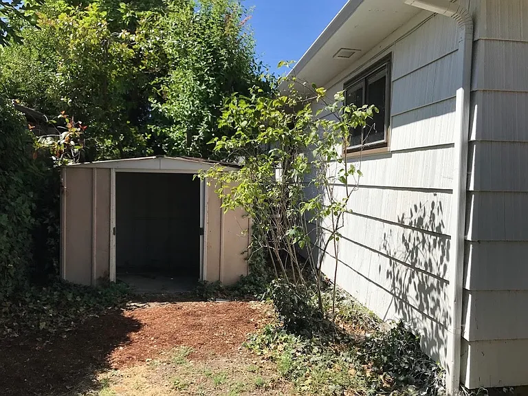 1132 Murray Ave — Photo 6