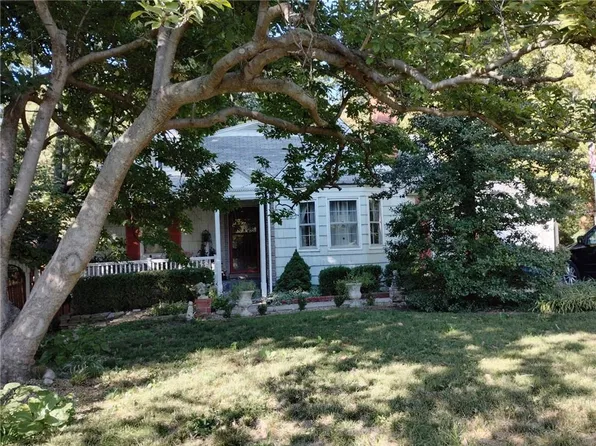 7626 W 61st St, Overland Park, KS 66202
