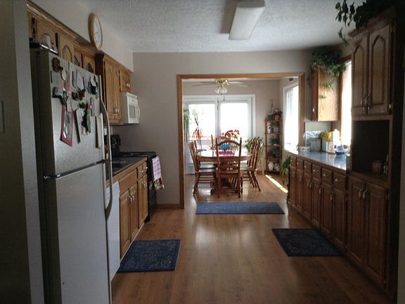 5th image of 1170 Blaine Ave