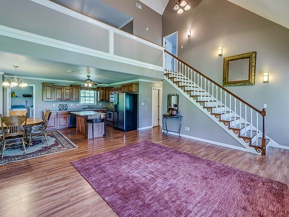 3rd image of 302 Kendallwood Dr