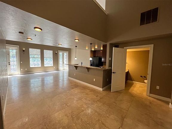 4th image of 325 NW 14th St #210