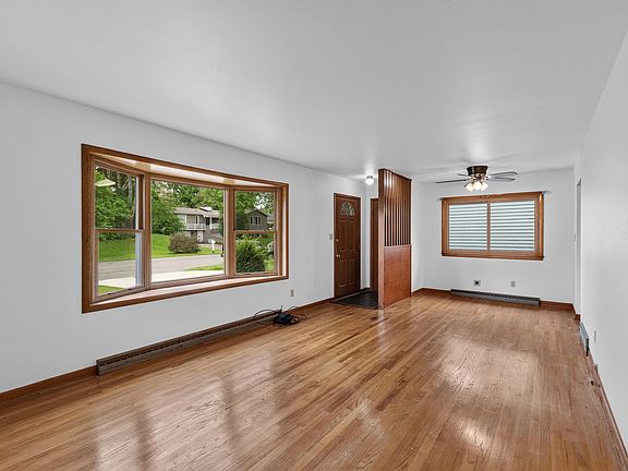 3rd image of 418 Grant St