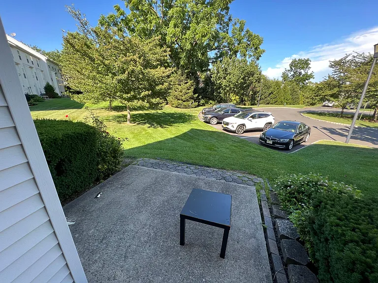 555 Coventry Dr — Photo 29