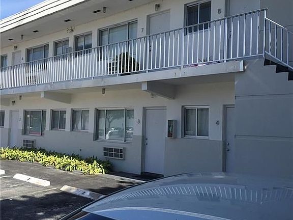 3rd image of 2830 NE 30th Pl #3
