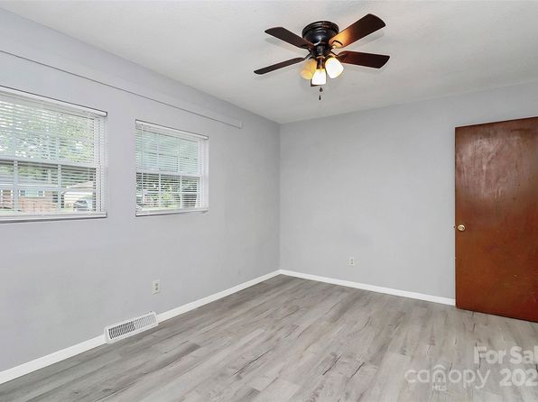 charlotte-north-carolina-299899443 picture