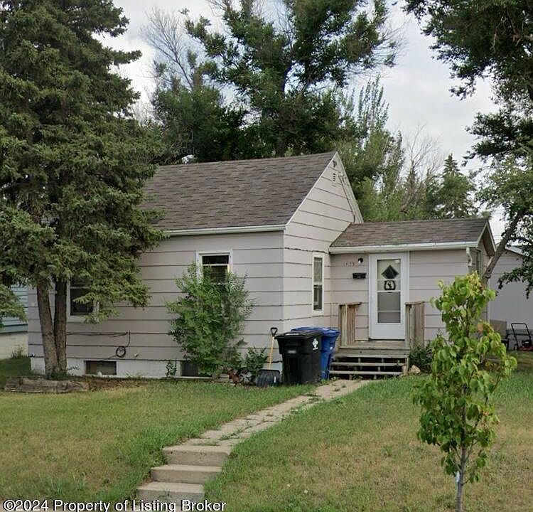 1st image of 1435 2nd St W