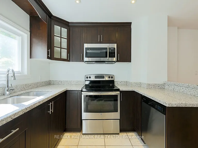 527 Craven Rd — Photo 16
