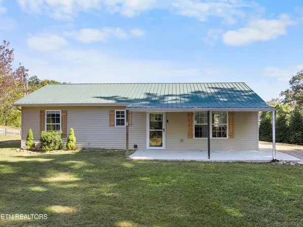 415 McGhee Ln, Jacksboro, TN 37757