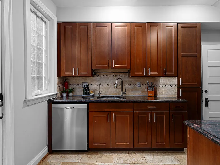 1405 Foxhall Rd NW — Photo 32