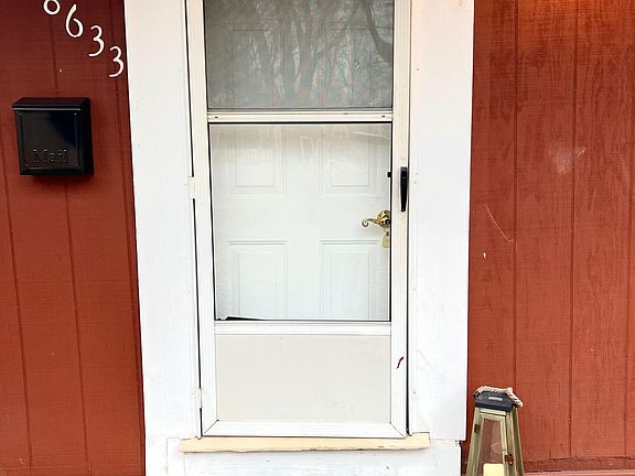 3rd image of 8633 Florence Ave