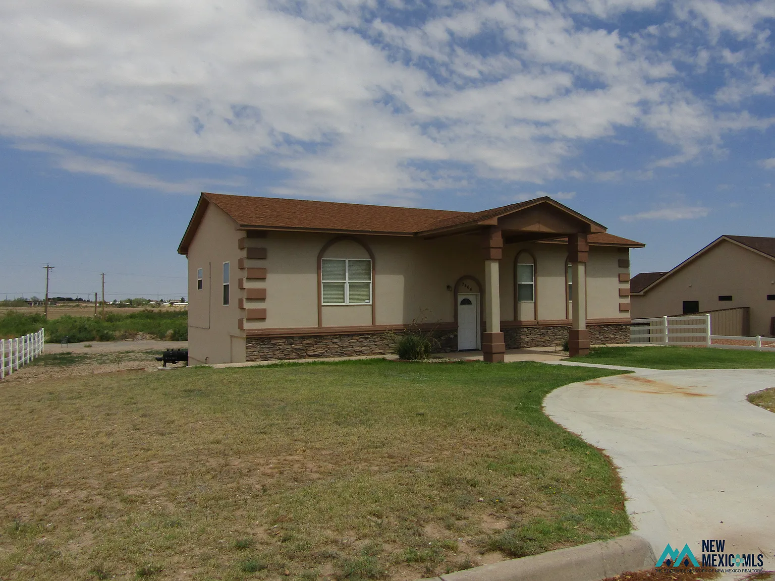 3 bed, 3.0 bath, 2580 sqft, $1,900 — Photo 2