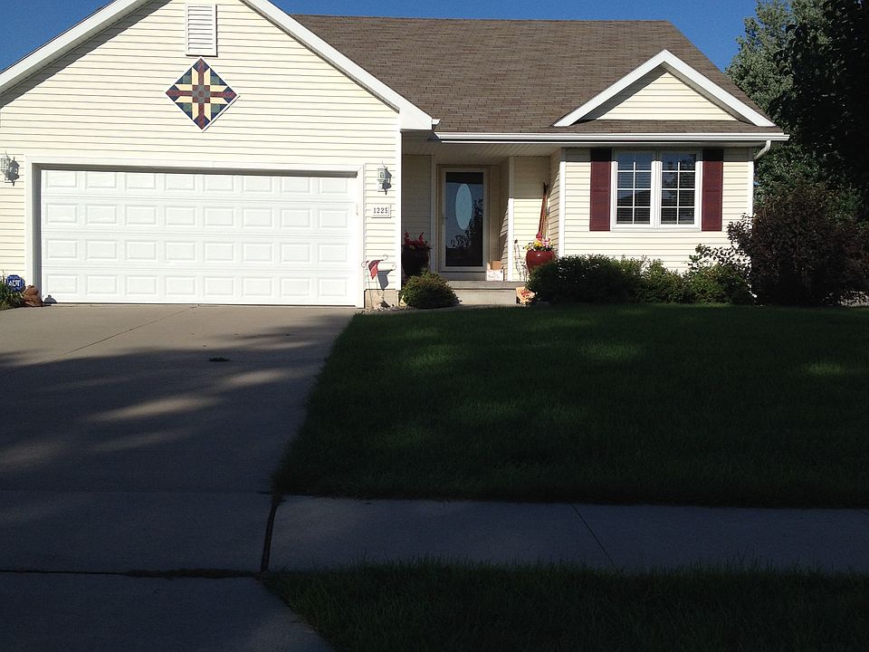 1st image of 1225 Crestview Dr