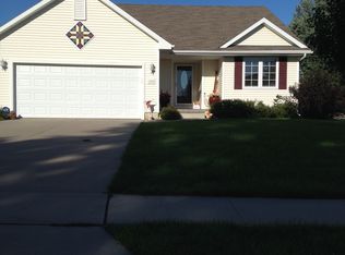 1225 Crestview Dr, Carlisle, IA 50047