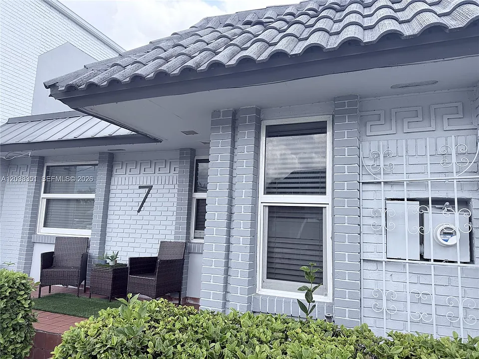 301 Bonaventure Blvd #7