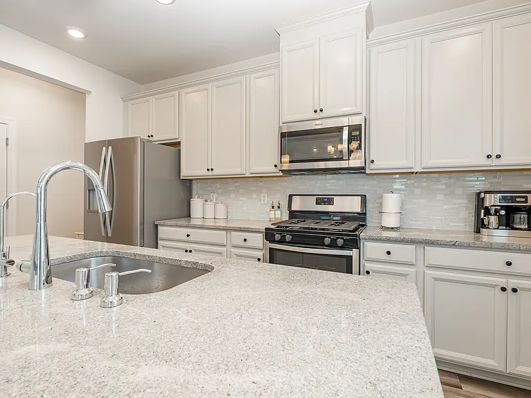 1063 Holland Ridge Way — Photo 32