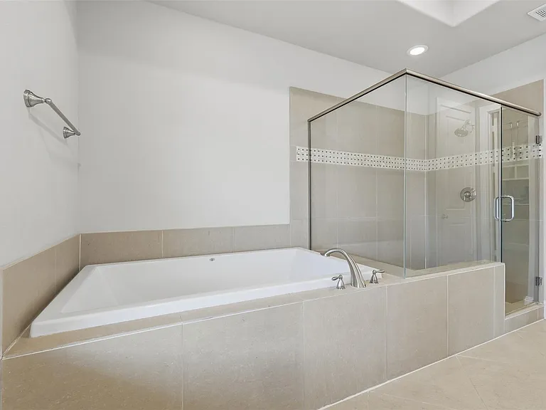 2707 Cohn Trl — Photo 31