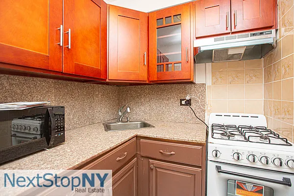 Rented by NextStopNY | media 10