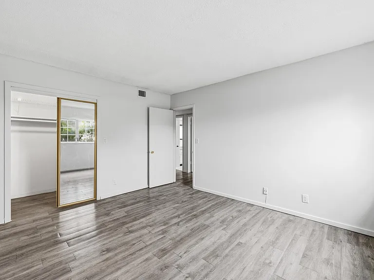 400 SE 31st St #1 — Photo 12