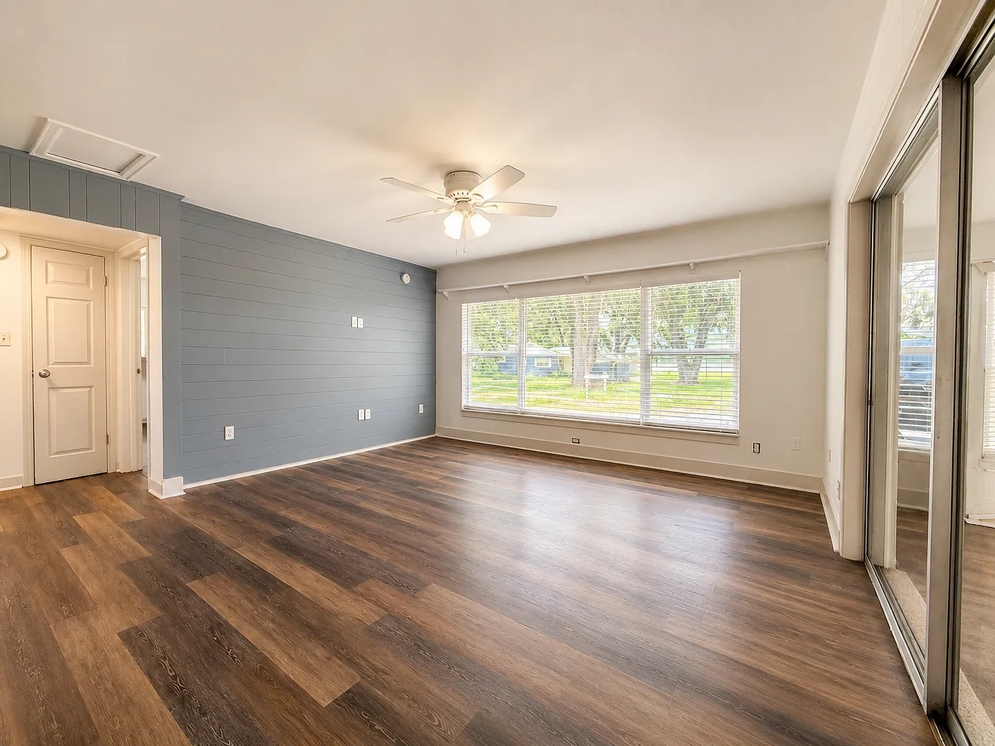 3 bedroom 2 bathroom - Water Included-Available now — Photo 3