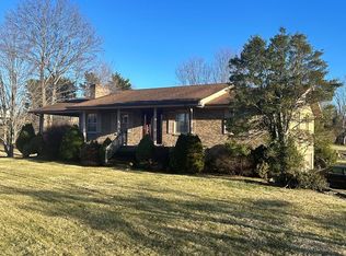 533 S Monte Vista Dr, Glade Spring, VA 24340