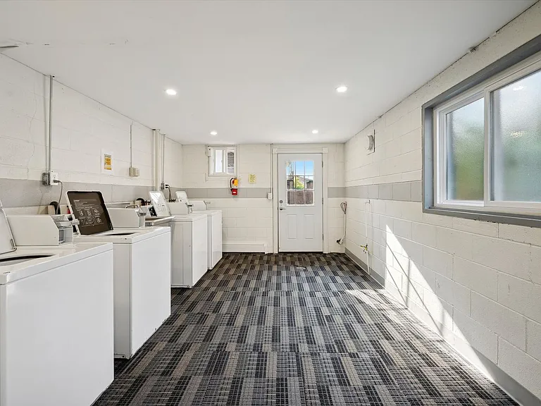 3838 W Sylvania Ave — Photo 14