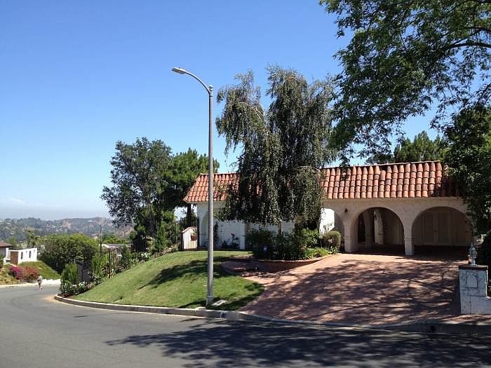 1st image of 8272 Skyline Dr