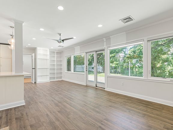 5th image of 17 Soundview Ave