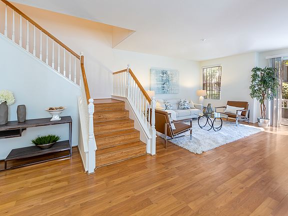 3rd image of 28226 Canterbury Ct