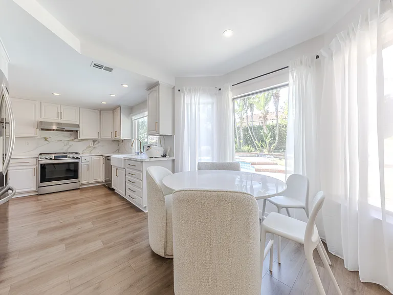 903 Sol Vista Way — Photo 8
