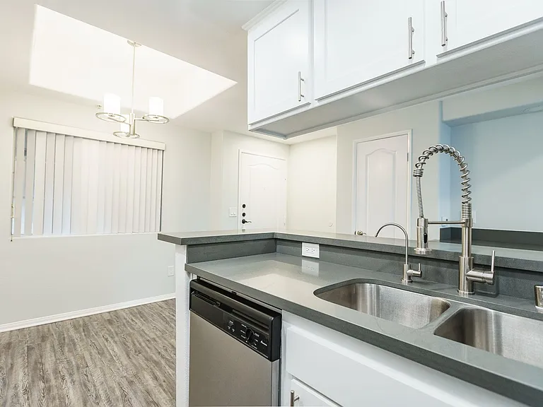 114 North Doheny Drive — Photo 10