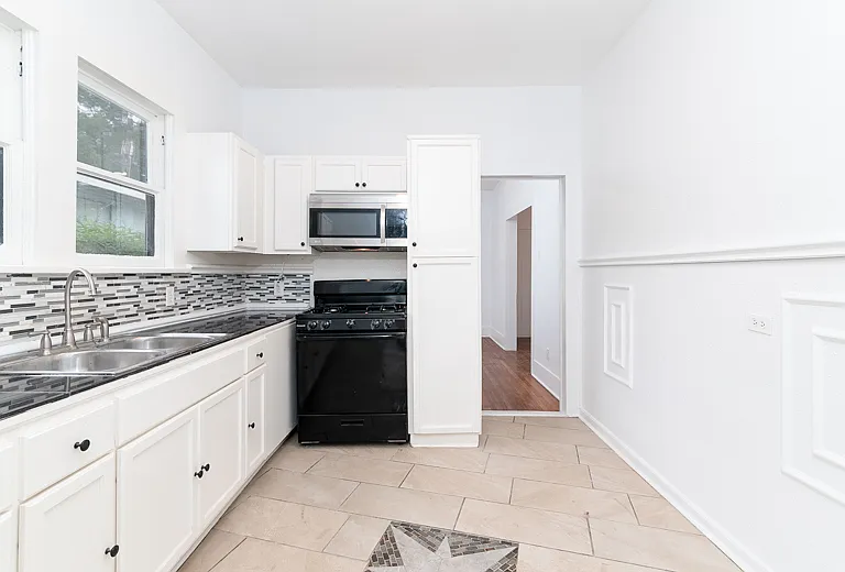 144 Thelka St — Photo 8