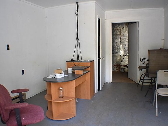 5th image of 110 Karlee St