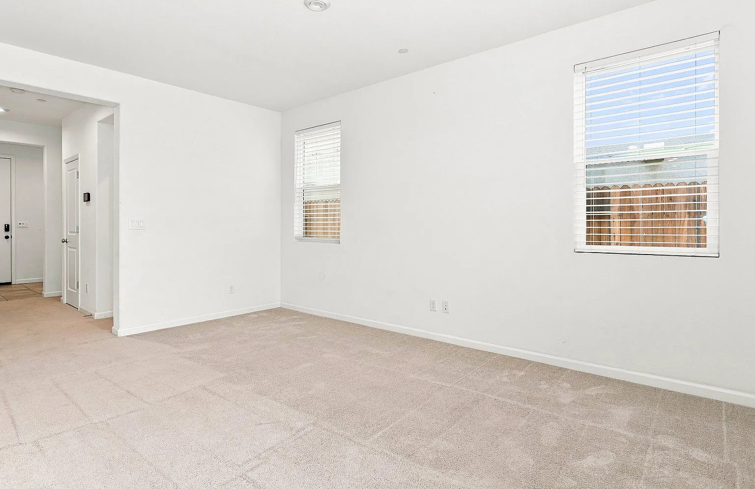 3 bed, 2.5 bath, 1833 sqft, $2,895 — Photo 2