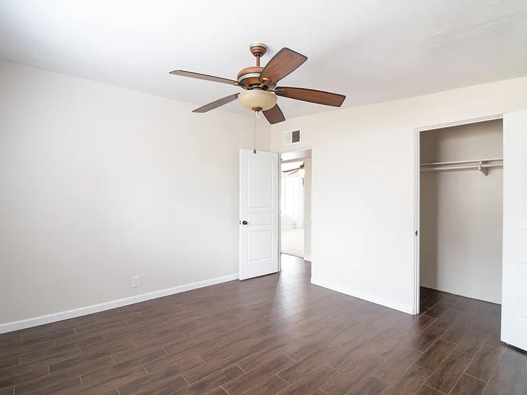 4633 E Devonshire Ave — Photo 29