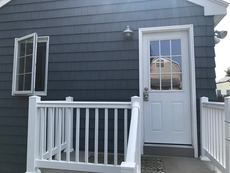 88 Carll Ave — Photo 3