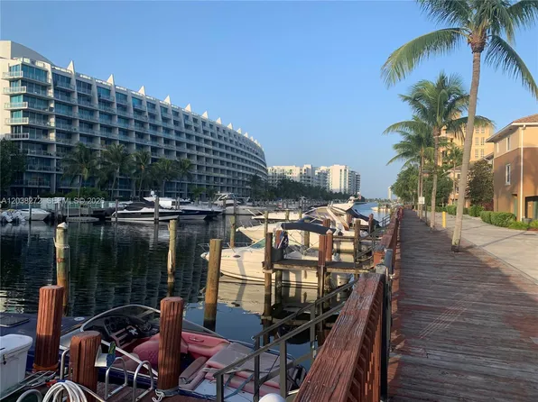 2961 NE 185th St, Aventura, FL