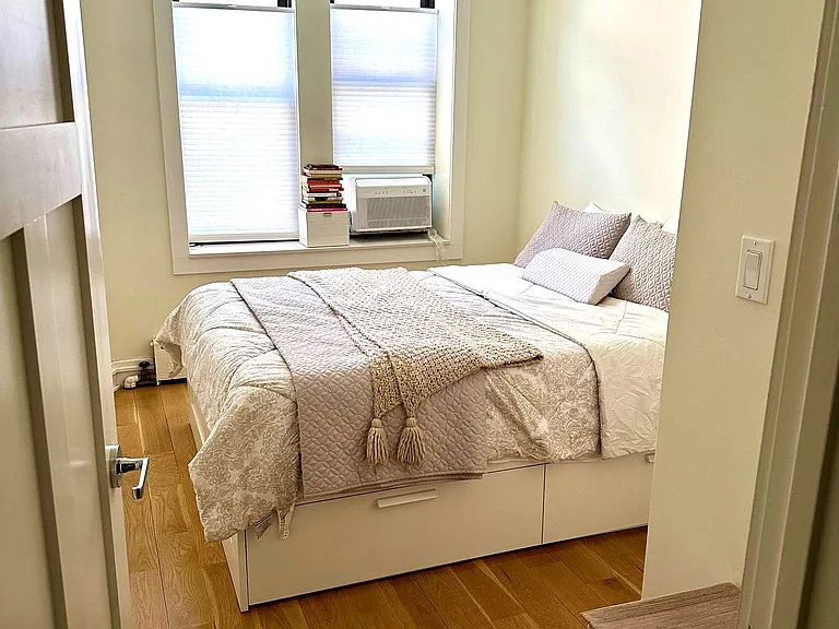 342 W 21st St #1D — Photo 4
