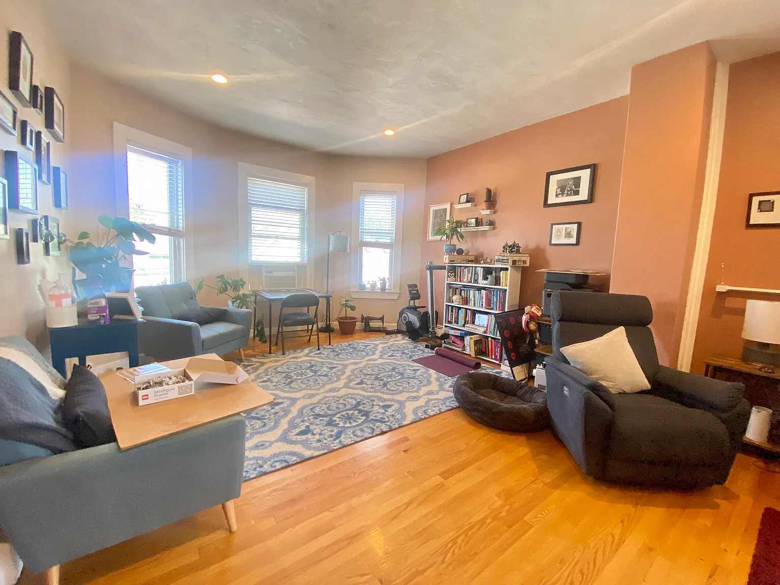 3 bed, 1200 sqft, $3,000 — Photo 3