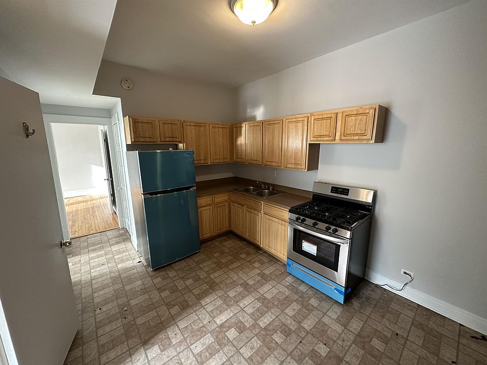 1st image of 1619 N Damen Ave APT 3R