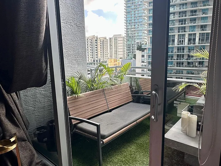 1050 Brickell Ave #818 — Photo 4