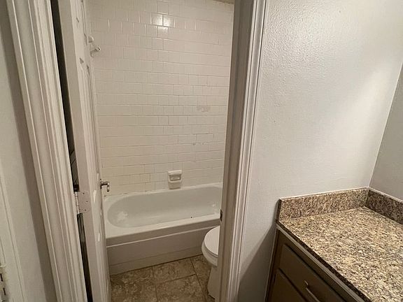 5th image of 902 Park Ln